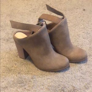 Women’s Mule Pumps